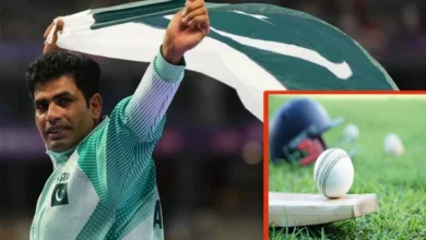 پیرس اولمپکس 2024 میں پاکستان کے لیے تاریخ رقم کرنے والے گولڈ میڈلسٹ ارشد ندیم کا کہنا ہے کہ ایتھلیٹ بننے سے قبل میری خواہش کرکٹر بننے کی تھی اور میں ایک اچھا بولر بھی تھا۔ جیولین تھرو مقابلے میں گولڈ میڈل لینے کے بعد انٹرنیشنل میڈیا سے گفتگو کرتے ہوئےارشد ندیم نے بتایا کہ میں نے اپنے کیرئیر کا آغاز گاؤں کی سطح پرکیا، پنجاب میں صوبائی سطح پر کرکٹ کھیلی، ایک اچھا بولر رہا لیکن کرکٹ میں مواقع بمشکل ملنے پر کرکٹ چھوڑنی پڑی۔ گفتگو کے دوران ارشد ندیم نے بتایا کہ ایک اچھا فٹبالر تھا، کبڈی، بیڈمینٹن بھی کھیلی اور پھر بطور ایتھیلیٹ سفر شروع کیا، اس دوران کئی ایونٹس فار تھرو، جرمن تھرو، لانگ جمپ، ہائی جمپ، ٹرپل جمپ، 100 میٹر ریس سمیت مختلف کھیل کھیلے اور پاکستان میں ڈویژن کی سطح پر ایک بہترین ایتھلیٹ رہا۔